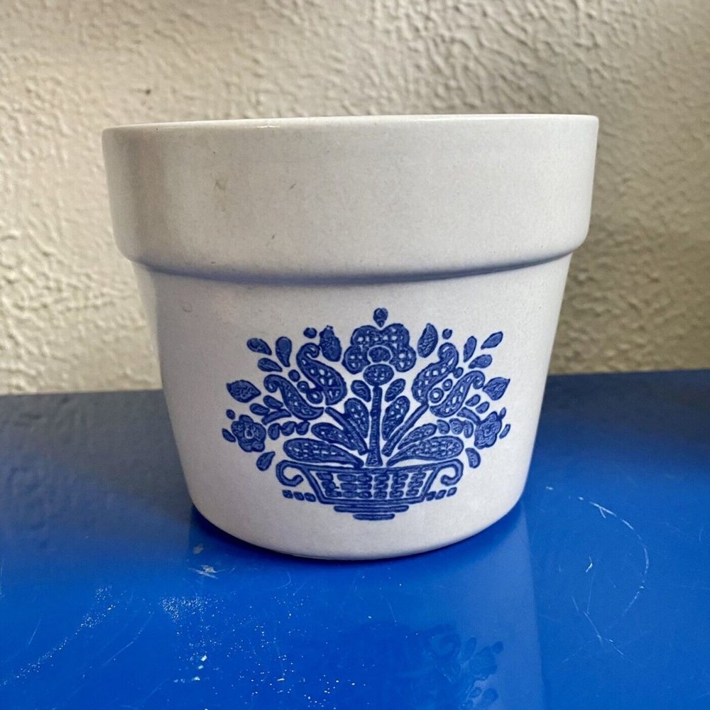 Vintage Pfaltzgraff Yorktowne Stoneware Planter